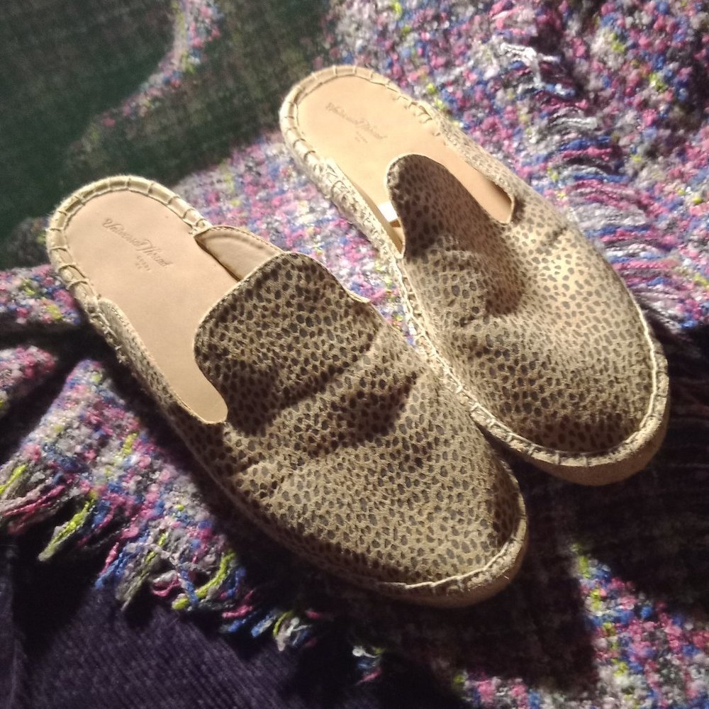 Like New Sz 8 Cheetah Animal Print Mule Clog Slip On Universal Thread